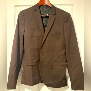 H&M Brown Blazer Size 34R.
Worn Twice
Material: Viscose, Polyester & Wool